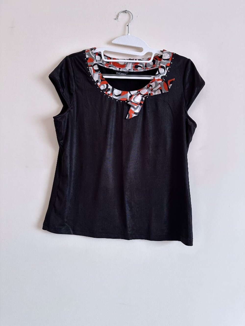 Black Short-Sleeve Blouse with Geometric Print and Bow Collar
